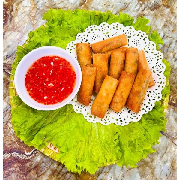 Bánh tráng đậu xanh (còn gọi là bánh tráng xanh) được làm từ bột gạo, bột đậu xanh, và một lượng nhỏ muối. (Ảnh 2)