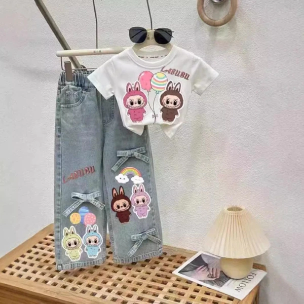 Không phải tất cả denim đều “đồng điệu” với mùa hè. (Ảnh 3) Không phải tất cả denim đều “đồng điệu” với mùa hè. (Ảnh 3)