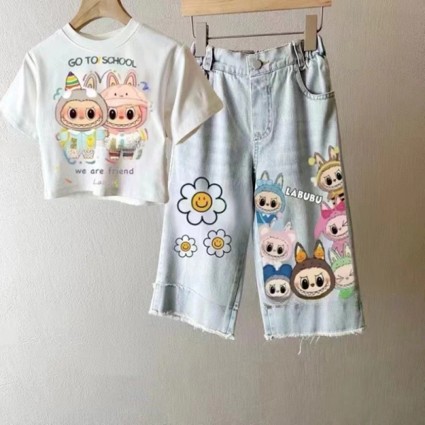Hãy luôn xem xét nhãn vải – nếu mô tả có từ “cotton‑linen”, “dry‑tech”, “lightweight 5 oz” hoặc “quick‑dry”, thì đây là những dấu hiệu tốt cho việc giữ form và thoáng mát trên bãi cát. (Ảnh 5) Hãy luôn xem xét nhãn vải – nếu mô tả có từ “cotton‑linen”, “dry‑tech”, “lightweight 5 oz” hoặc “quick‑dry”, thì đây là những dấu hiệu tốt cho việc giữ form và thoáng mát trên bãi cát. (Ảnh 5)