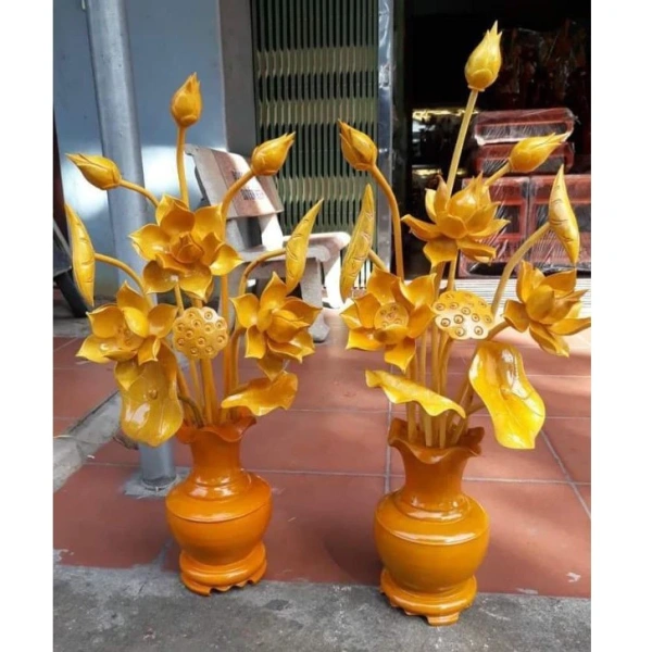 Khi bình hoa sen gỗ trở thành điểm nhấn trang trí bàn thờ, một chi tiết nhỏ lại có thể phá hỏng luân chuyển phong thủy - Ảnh 4 Khi bình hoa sen gỗ trở thành điểm nhấn trang trí bàn thờ, một chi tiết nhỏ lại có thể phá hỏng luân chuyển phong thủy - Ảnh 4