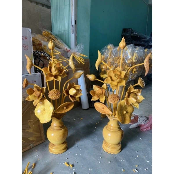 Hãy lấy một chiếc thước dây, đo khoảng cách từ bình hoa sen tới các vật dụng khác trên bàn thờ. (Ảnh 5) Hãy lấy một chiếc thước dây, đo khoảng cách từ bình hoa sen tới các vật dụng khác trên bàn thờ. (Ảnh 5)