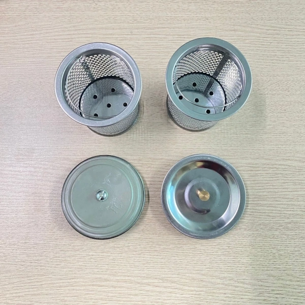 Nếu bồn rửa của bạn có hai lỗ thoát, bạn có thể luân phiên sử dụng rổ lọc trên mỗi lỗ để giảm áp lực và kéo dài tuổi thọ của rổ. (Ảnh 5)