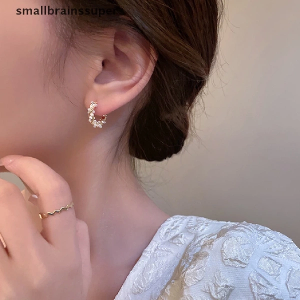 Việc duy trì các thói quen bảo quản này giúp bạn sử dụng bông tai ngọc trai trong thời gian dài mà vẫn giữ được “độ mới”. (Ảnh 4) Việc duy trì các thói quen bảo quản này giúp bạn sử dụng bông tai ngọc trai trong thời gian dài mà vẫn giữ được “độ mới”. (Ảnh 4)