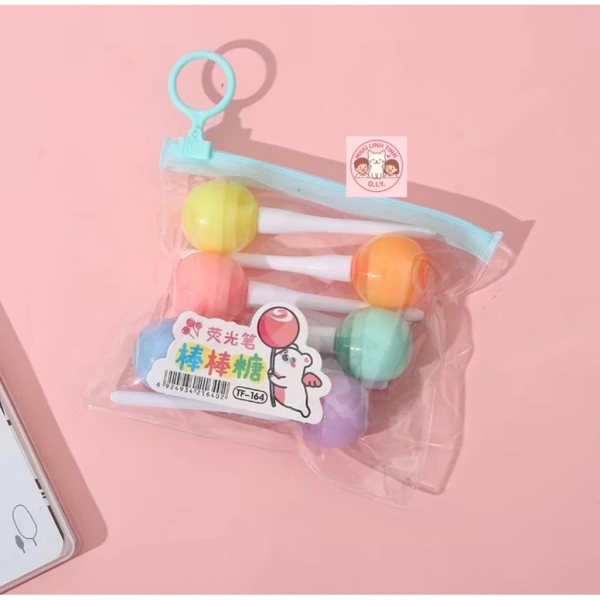 Đối với người dùng thích màu pastel nhẹ nhàng, bút dạ highlight hình cây kẹo mút thường được thiết kế theo phong cách dễ thương với các tông màu như hồng, xanh pastel,... (Ảnh 2)