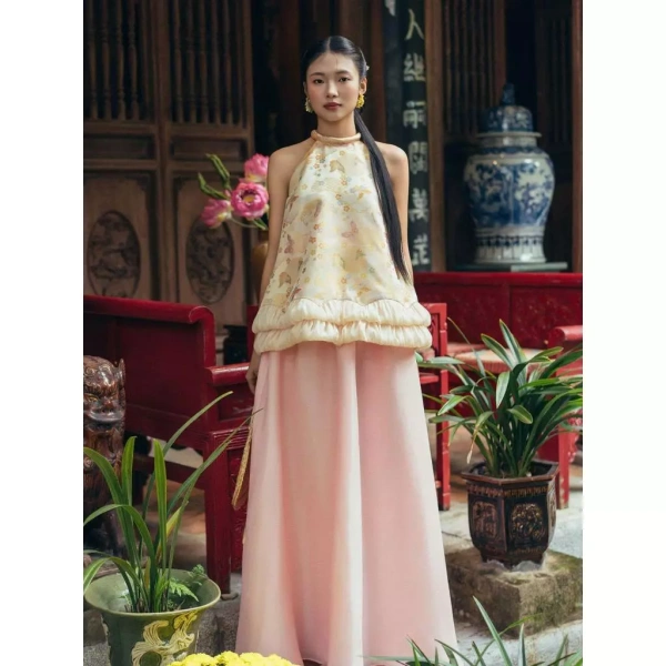 Với thiết kế không có thun phía lưng, việc chọn size lớn hơn một chút (ví dụ: nếu eo bạn 68 cm, chọn size M – eo 70 cm) sẽ giúp tránh cảm giác căng. (Ảnh 5)