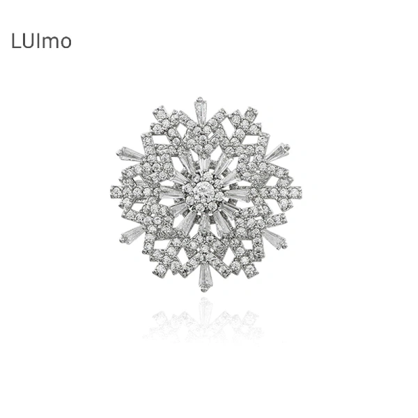 Spinner, hay còn gọi là vòng cài xoay, là phụ kiện được thiết kế để gắn vào quần áo, túi xách, hoặc ngay trên chiếc váy cưới. (Ảnh 2)