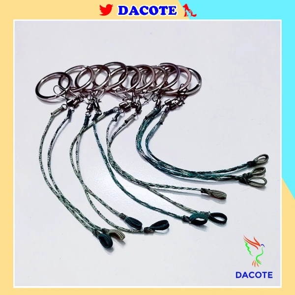 Khi dây xích bị kéo mạnh, nốt thắt yếu bất ngờ khiến buổi dạo phố trở nên lo lắng. - Ảnh 1