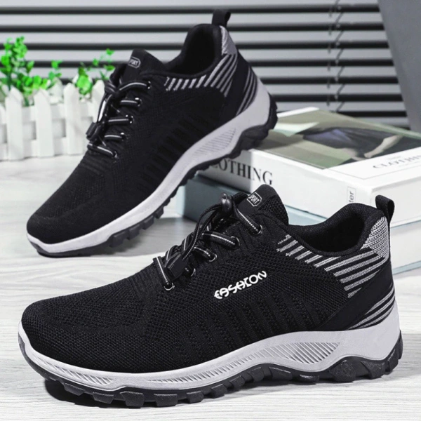 Đối với giày được mô tả trong mô tả Shopee, nhà sản xuất khuyến cáo giặt giày bằng tay nhẹ nhàng và để tự khô trong không khí tự nhiên, tránh việc giặt máy có thể làm hỏng cấu trúc lưới và giảm độ bền của đế. (Ảnh 5)