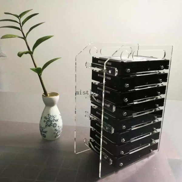 Khi lắp giá đỡ acrylic cho ổ cứng ngoài, hầu hết người dùng quên kiểm tra độ cân bằng gây rung bàn máy tính. - Ảnh 1 Khi lắp giá đỡ acrylic cho ổ cứng ngoài, hầu hết người dùng quên kiểm tra độ cân bằng gây rung bàn máy tính. - Ảnh 1