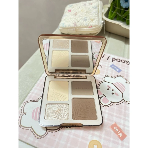 Đối với người tiêu dùng, việc quyết định mua các sản phẩm riêng lẻ (kem nền, phấn mắt, bột phủ…) hoặc chọn một sản phẩm đa năng như PASS KEM NỀN, PHẤN MẮT, TẠO KHỐI thường dựa trên tiêu chí “tiết kiệm chi phí” và “tiết kiệm thời gian”. (Ảnh 4)