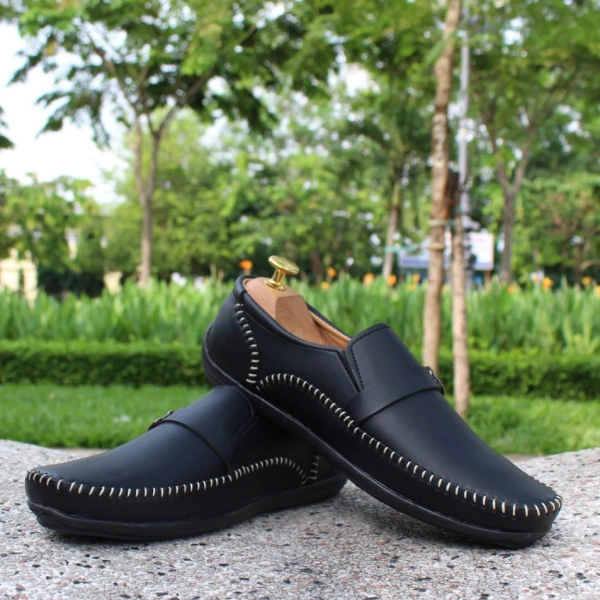 Suit không phải chỉ là một bộ áo quần chung chung, mà là một “bức tranh” được tạo nên bởi từng mảng màu, từng đường may và từng phụ kiện đi kèm. (Ảnh 2) Suit không phải chỉ là một bộ áo quần chung chung, mà là một “bức tranh” được tạo nên bởi từng mảng màu, từng đường may và từng phụ kiện đi kèm. (Ảnh 2)