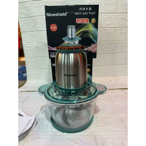 Rất nhiều người tin rằng cho toàn bộ xương gà vào máy một lần sẽ nhanh hơn. (Ảnh 2) Rất nhiều người tin rằng cho toàn bộ xương gà vào máy một lần sẽ nhanh hơn. (Ảnh 2)