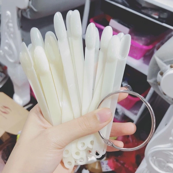 Khi mong muốn móng dài và chắc, việc lựa chọn móng dạng que lại gây ra những bất ngờ không ngờ - Ảnh 5
