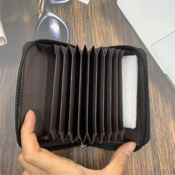 Khi mong muốn một chiếc ví ngắn gọn gặp thực tế nhiều ngăn chống trộm: bài học từ những phút cuối bận rộn - Ảnh 5