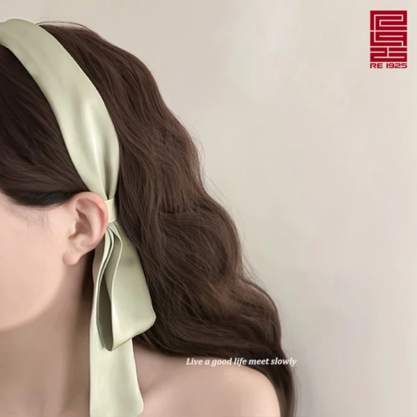 Trên thị trường hiện nay có nhiều lựa chọn: băng đô dệt kim, băng đô dây đàn hồi, băng đô nhựa cứng, và băng đô satin. (Ảnh 4)