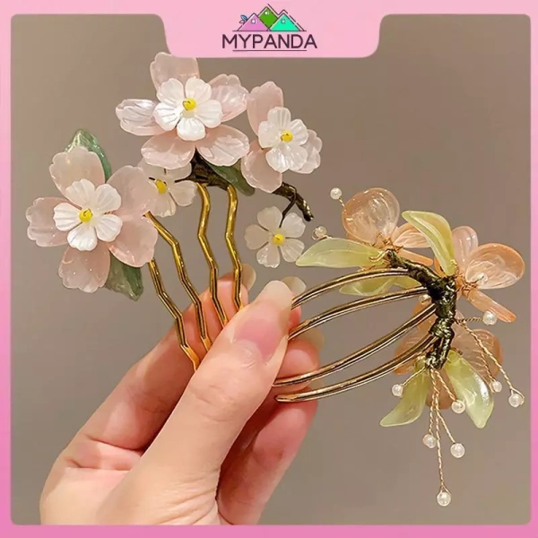 Màu sắc cổ điển như vàng kim, đỏ thẫm hay xanh ngọc thường được ưu tiên để phản ánh màu huy hoàng của hoàng tộc. (Ảnh 2) Màu sắc cổ điển như vàng kim, đỏ thẫm hay xanh ngọc thường được ưu tiên để phản ánh màu huy hoàng của hoàng tộc. (Ảnh 2)