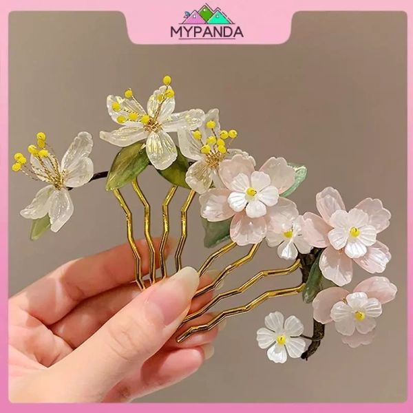 Trong môi trường ẩm ướt hoặc khi nhiệt độ cao, tóc trở nên mềm, dễ trượt. (Ảnh 3) Trong môi trường ẩm ướt hoặc khi nhiệt độ cao, tóc trở nên mềm, dễ trượt. (Ảnh 3)