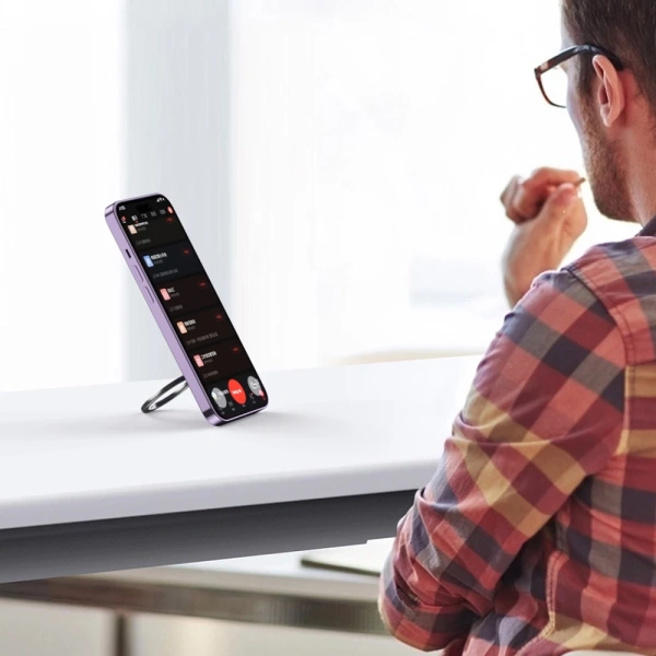 Nhẫn đỡ này có thể xoay 360° và gập lại 180°, cho phép người dùng dễ dàng chuyển đổi giữa chế độ dọc và ngang. (Ảnh 4)