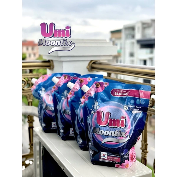 Khi bạn cho một túi nước giặt vào thùng giặt 10 kg, một số người sẽ quan sát thấy bột còn “còn nguyên” hoặc xuất hiện một lớp bọt dày, không tan hoàn toàn ngay lập tức. (Ảnh 4)
