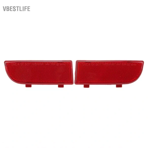 Một số tài xế vẫn sử dụng những bộ phản quang truyền thống, thường là những tấm nhựa màu đỏ đơn màu, không có khả năng phản chiếu mạnh. (Ảnh 3) Một số tài xế vẫn sử dụng những bộ phản quang truyền thống, thường là những tấm nhựa màu đỏ đơn màu, không có khả năng phản chiếu mạnh. (Ảnh 3)