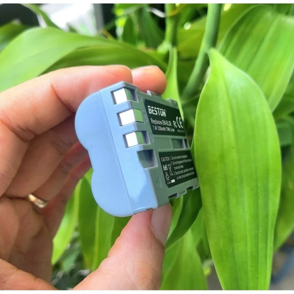Pin Beston EN‑EL3E được quảng cáo với dung lượng 2300 mAh – lớn hơn một chút so với pin gốc Nikon EN‑EL3E (khoảng 2000 mAh). (Ảnh 3)