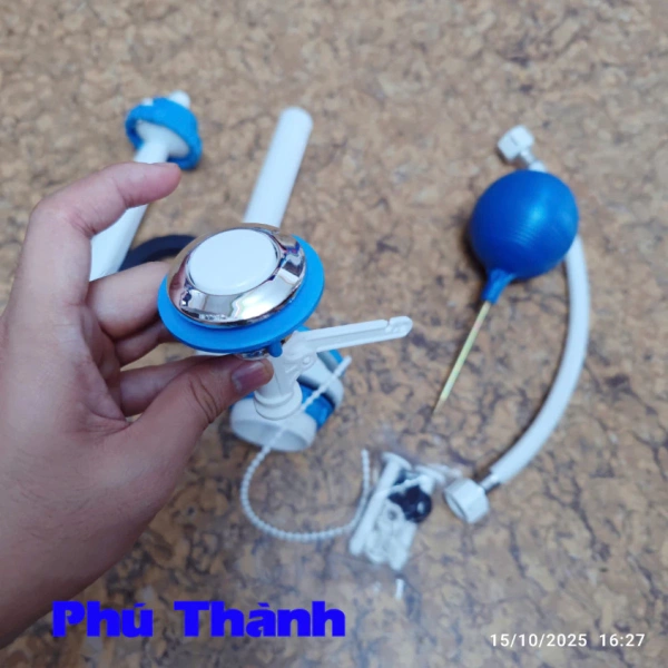 Lưu ý: Nếu phát hiện ốc vít bị mòn hoặc lỏng không thể siết lại, hãy thay thế bằng ốc mới hoặc cân nhắc thay toàn bộ bộ cấp xả. (Ảnh 3) Lưu ý: Nếu phát hiện ốc vít bị mòn hoặc lỏng không thể siết lại, hãy thay thế bằng ốc mới hoặc cân nhắc thay toàn bộ bộ cấp xả. (Ảnh 3)