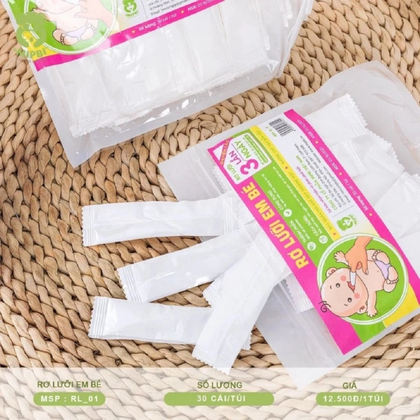 Thay vì rưỡi mạnh, các bậc phụ huynh có thể áp dụng một số cách sau để duy trì môi trường miệng sạch sẽ mà không gây kích ứng. (Ảnh 2)
