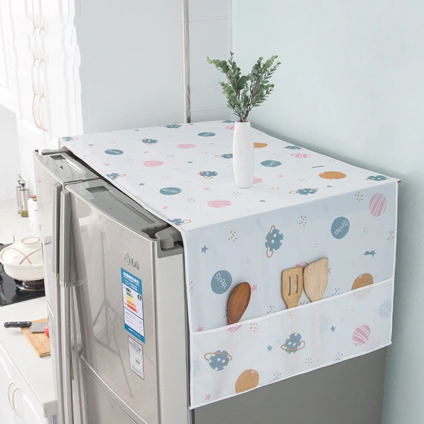 Một giải pháp thực tế hiện nay là sử dụng khăn phủ tủ lạnh chống thấm, chống bụi dày dặn. (Ảnh 2)