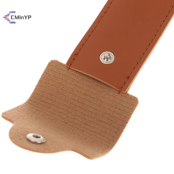 Một trong những “điểm mạnh” được quảng cáo thường thấy là việc hộp đựng dao cạo giúp giảm thiểu chiều rộng và khối lượng của bộ dụng cụ cạo, từ đó tránh việc hành lý phải vượt quá mức cân quy định. (Ảnh 2)