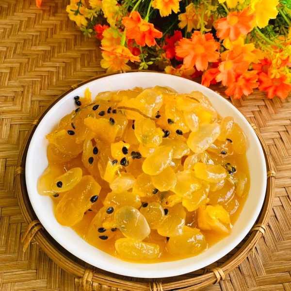 Chanh dây, còn được gọi là “passion fruit”, có hương thơm mạnh mẽ và vị chua thanh đặc trưng. (Ảnh 2)