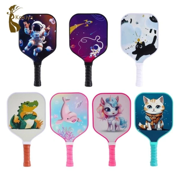 Khi vợt Pickleball nhẹ cho trẻ mới học, các bậc phụ huynh thường bất ngờ vì tốc độ bóng lại khó kiểm soát hơn mong đợi. - Ảnh 1