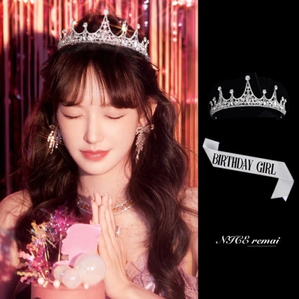 Việc sử dụng vương miện Baroque không chỉ dừng lại ở việc đặt lên đầu. (Ảnh 3)