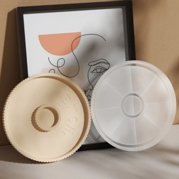 Người dùng thường có xu hướng so sánh silicone với các lựa chọn phổ biến như khuôn nhựa cứng (PP, PET) hay khuôn kim loại (nhôm, thép không gỉ). (Ảnh 4)