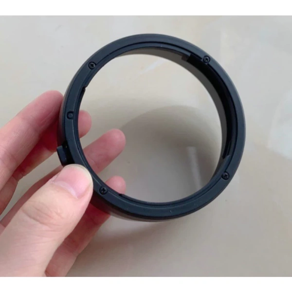 Khi quay video với gimbal hoặc stabilizer, bất kỳ phụ kiện nào làm tăng trọng lượng và thay đổi vị trí trọng tâm đều có thể khiến thiết bị mất cân bằng. (Ảnh 2) Khi quay video với gimbal hoặc stabilizer, bất kỳ phụ kiện nào làm tăng trọng lượng và thay đổi vị trí trọng tâm đều có thể khiến thiết bị mất cân bằng. (Ảnh 2)