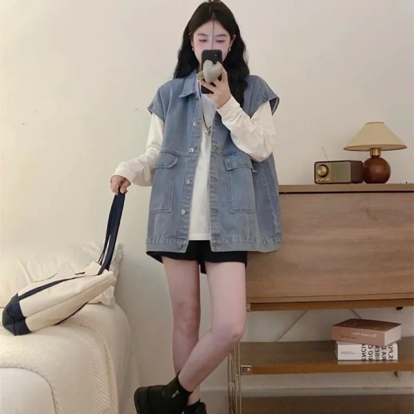 Để bạn có cái nhìn khách quan, hãy cùng nhìn vào ba loại áo phổ biến trong mùa thu‑đông: áo khoác bomber, áo khoác dạ (shearling), và áo gile jean không tay. (Ảnh 3) Để bạn có cái nhìn khách quan, hãy cùng nhìn vào ba loại áo phổ biến trong mùa thu‑đông: áo khoác bomber, áo khoác dạ (shearling), và áo gile jean không tay. (Ảnh 3)