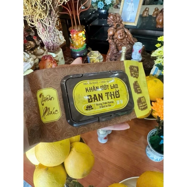 Những vấn đề trên khiến nhiều gia đình tìm kiếm giải pháp thay thế nhanh chóng, an toàn và không làm ảnh hưởng đến giá trị tinh thần của vật phẩm thờ cúng. (Ảnh 3)