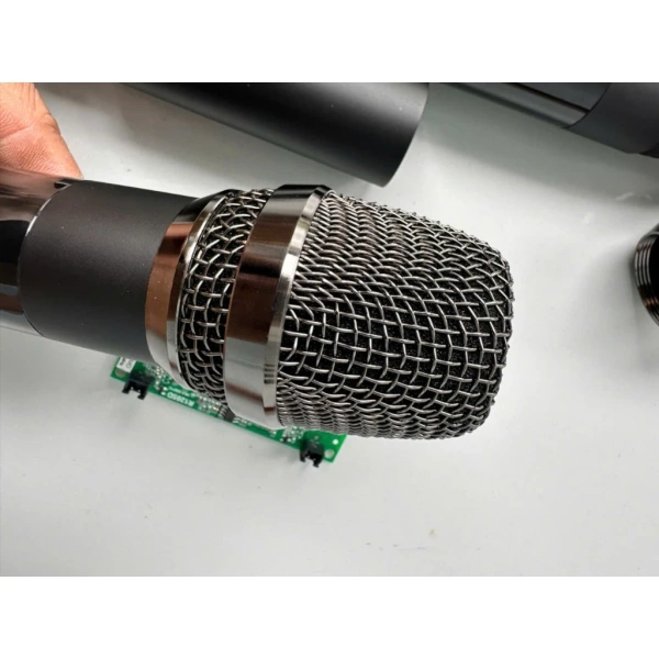 Loa dán màn hình siêu mỏng: âm thanh thực tế có thực sự đáp ứng mong muốn khi xem video trên điện thoại? - Ảnh 4 Loa dán màn hình siêu mỏng: âm thanh thực tế có thực sự đáp ứng mong muốn khi xem video trên điện thoại? - Ảnh 4