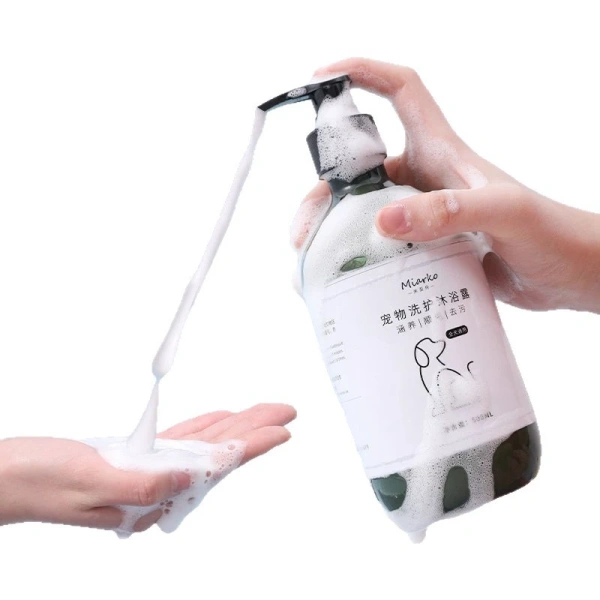 Hầu hết các loại sữa tắm có thêm hương thơm tổng hợp nhẹ hoặc tự nhiên từ tinh dầu hoa. (Ảnh 2)