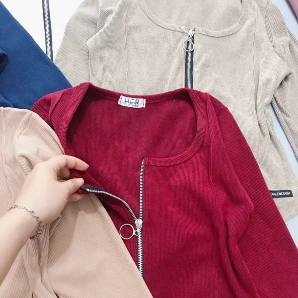 Áo khoá viền gân thường được thiết kế theo dạng Freesize hoặc có các size cố định (S, M, L). (Ảnh 3)