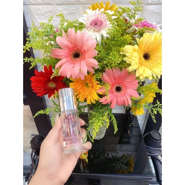 Thị trường hiện nay có rất đa dạng các loại tinh dầu và serum, mỗi loại lại có điểm mạnh riêng. (Ảnh 3)