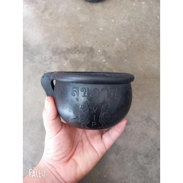 Vụn thức ăn không chỉ làm lãng phí nguồn dinh dưỡng mà còn là nguyên nhân chính gây ẩm ướt, tạo môi trường thích hợp cho nấm mốc và vi khuẩn sinh sôi. (Ảnh 2)