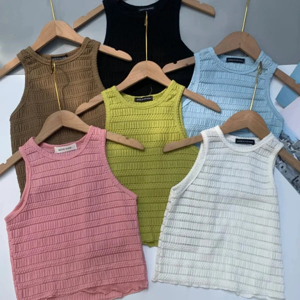 Không chỉ mang lại cảm giác mát mẻ, mẫu áo này còn chú trọng tới việc giảm áp lực ở nách bằng cách “sát nách” nhưng vẫn giữ đủ không gian cho da “thở”. (Ảnh 4)