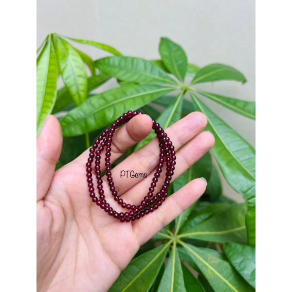 Sản phẩm Vòng Tay Ngọc Hồng Lựu ( đá Garnet) hạt 4mm hợp mệnh Hoả- Thổ- PTGems được thiết kế dành riêng cho những ai muốn tận dụng tối đa sức mạnh màu đỏ trong công việc. (Ảnh 4)
