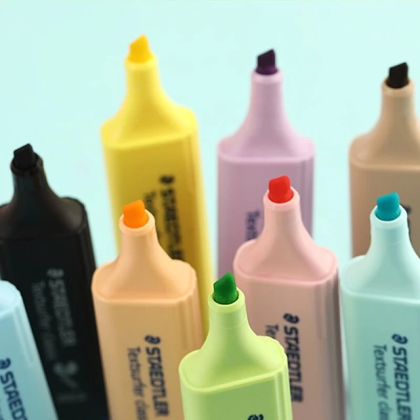 Để có cái nhìn toàn diện, chúng ta có thể so sánh mực dạ quang pastel với các loại mực thường gặp như mực gel, mực thủy tinh và bút lông màu pastel. (Ảnh 4)