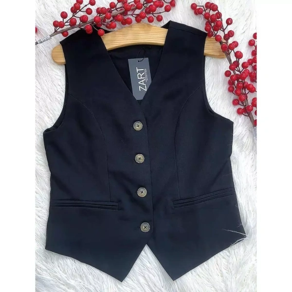 Màu sắc đa dạng khiến việc chọn áo gile lót lụa trở nên khó quyết định hơn so với mong đợi - Ảnh 2 Màu sắc đa dạng khiến việc chọn áo gile lót lụa trở nên khó quyết định hơn so với mong đợi - Ảnh 2