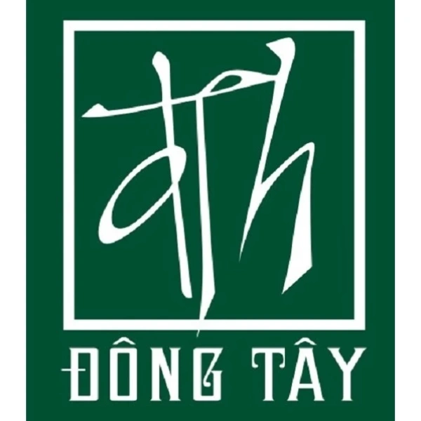 Trong tiểu thuyết, áo khoác trắng không chỉ là một bộ trang phục mà còn là biểu tượng của “sự trong sạch” trước những gian khổ, bùn lầy của biển cả. (Ảnh 3) Trong tiểu thuyết, áo khoác trắng không chỉ là một bộ trang phục mà còn là biểu tượng của “sự trong sạch” trước những gian khổ, bùn lầy của biển cả. (Ảnh 3)