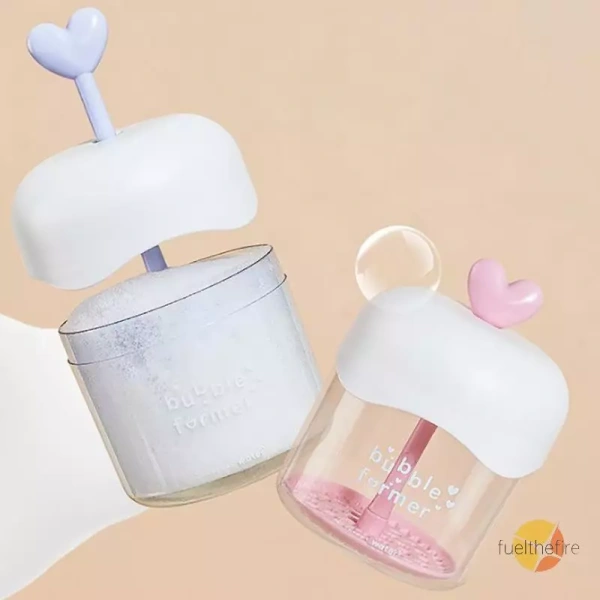 Máy tạo bọt di động thực sự giúp rửa mặt và tắm nhanh gọn trong những chuyến công tác dài ngày - Ảnh 1 Máy tạo bọt di động thực sự giúp rửa mặt và tắm nhanh gọn trong những chuyến công tác dài ngày - Ảnh 1