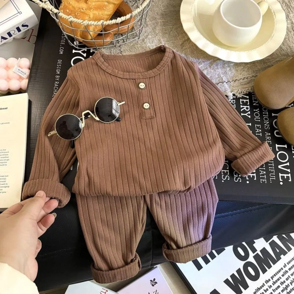Sản phẩm này là một ví dụ điển hình của set đồ ngủ homewear đa lớp, thích hợp cho mùa thu – đông. (Ảnh 4)