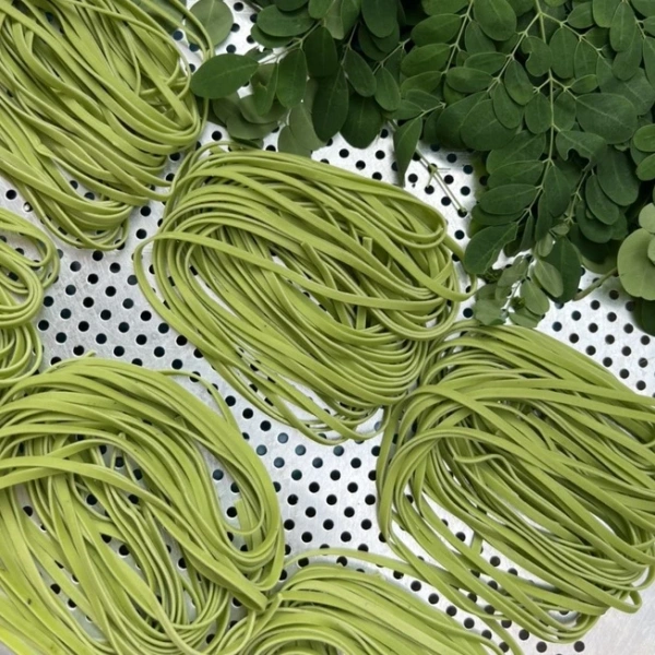 Ngược lại, nếu ưu tiên yếu tố “siêu nhanh” (dưới 2 phút) hoặc muốn có hương vị “đậm” ngay lập tức mà không muốn chuẩn bị phụ liệu, mì ăn liền truyền thống vẫn có lợi thế. (Ảnh 5)