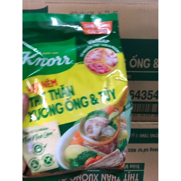 Hơn nữa, khi gia đình quen thói dùng bột, các thành viên trẻ có xu hướng mất cơ hội học hỏi cách cân bằng vị mặn, ngọt, chua, và vị thanh khi nấu ăn. (Ảnh 2) Hơn nữa, khi gia đình quen thói dùng bột, các thành viên trẻ có xu hướng mất cơ hội học hỏi cách cân bằng vị mặn, ngọt, chua, và vị thanh khi nấu ăn. (Ảnh 2)